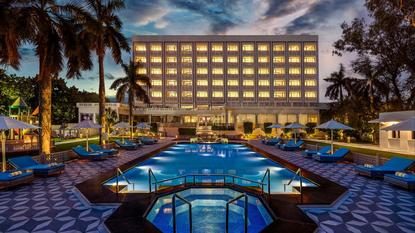 تاج فيو، أجرا- آي إتش سي إل سيليكشنز