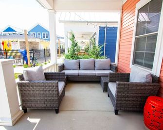 Sandlot: A Cozy Lakeside Cottage - セリーナ - バルコニー