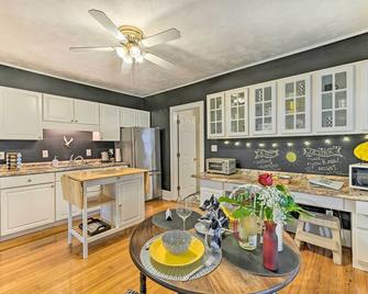 Centrally Located Apartment Near Herkimer Diamonds - Mohawk - Kitchen