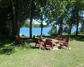 Hudson Bay Cottage 8 - Providence Bay - פטיו