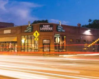 Midtown Getaway: Trendy Studio Heart of Reno - Reno - Edificio