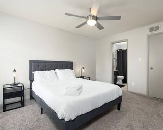 Affordable 2-Bed Fishers - Fishers - Bedroom
