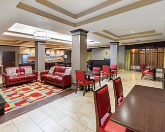 Holiday Inn Express & Suites Floresville - Floresville - Lounge