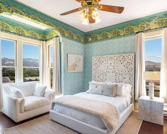 Luxurious Wine Country Estate - Geyserville - Bedroom