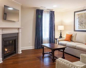 Historic Patrick Henry Square Resort - Williamsburg - Wohnzimmer