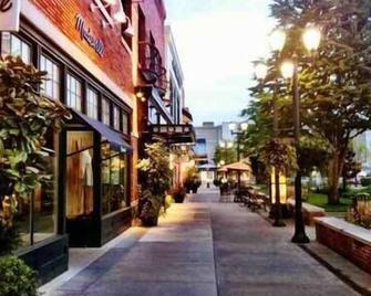 Cozy One Bedroom Apartment Near Childrens Hospital And Uw - Seattle - Outdoors view