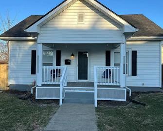 All The Comforts Of Home! - Carrollton - Building