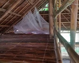 Natural hut in rural setting on small island - Linapacan - Bedroom