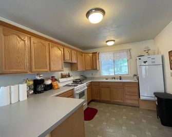 Cabin By River off the grid. - Naches - Kitchen