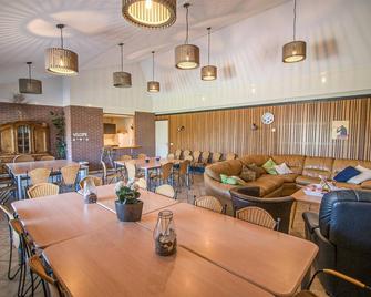 Beautiful home in Den Ham with kitchen - Den Ham - Restaurante