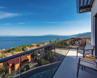 Lux villa w/pool and jacuzzi above Opatija - Opatija - Balcony