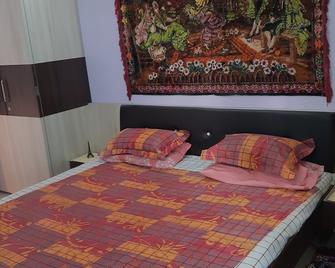 Furnished room available for guests for short period of stay at nominal charges - Indore - Bedroom