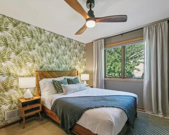 New! Sleeps 12, Fam. Friendly, Game Room. Dog Ok! - Hastings - Bedroom
