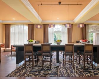 Hampton Inn & Suites Stamford - Stamford - Essbereich