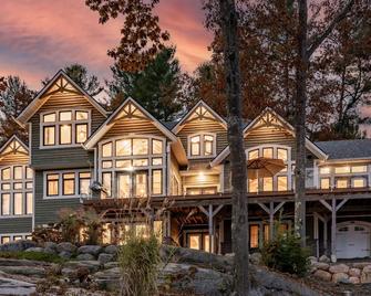 Gorgeous 8Bed, 5Bath Cottage on 3 Mile Lake! Spacious Deck! Privacy! Views! - Windermere - Building