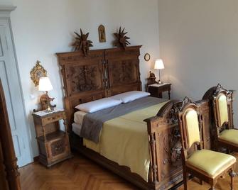 Splendid Historic Liberty Villa - Malcesine - Bedroom