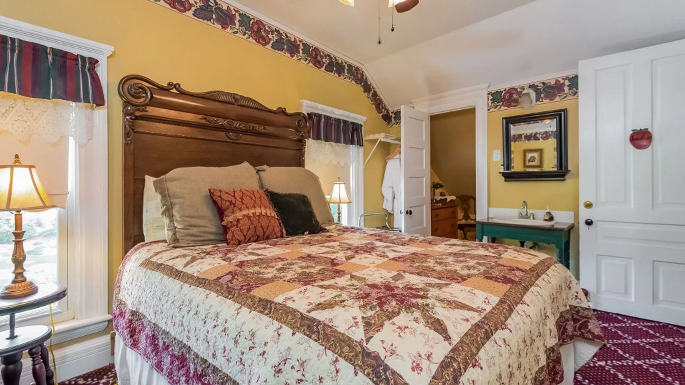 Kingsley House Bed & Breakfast - Full Home