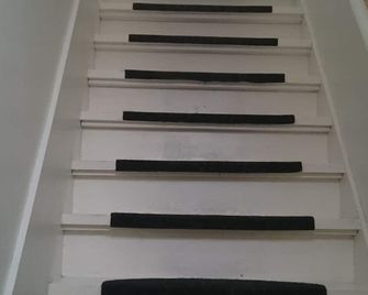 6 persons family room 1 km from center - אוטרכט - מדרגות