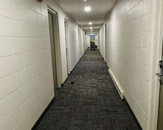 Nelson Hotel - Swan River - Hallway