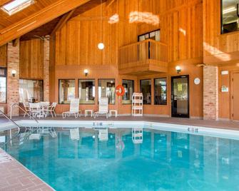 Quality Inn & Suites - Kimberly - Piscina