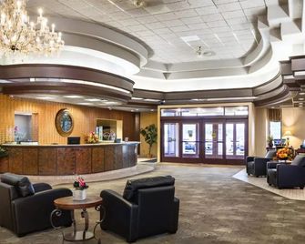 Grand Hotel - Minot - Lobby