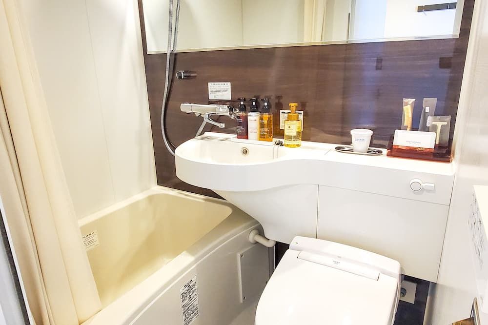 Bathroom view of Hotel Livemax Yokohama Stadium Mae