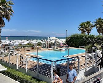 Hotel Eliseo Riccione - Riccione - Piscina