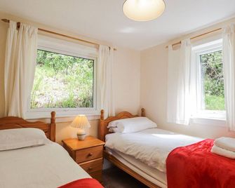 Roddy's Cottage, Pet Friendly, Character Holiday Cottage In Glenelg - Kyle - Bedroom