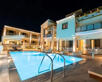 Melydron Apartments - פרבזה - בריכה
