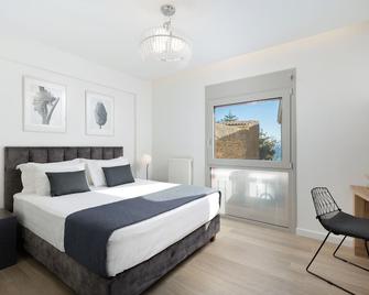 A Luxury Retreat in Corfu Town by Konnect, Two-Bedroom Apartment - 科孚 - 臥室