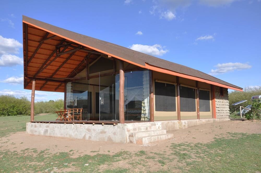 Simba & Oryx Nature Camp - Ololaimutiek - Edificio