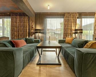 Hotel Sapphire Bakuriani - Bakuriani - Sala de estar