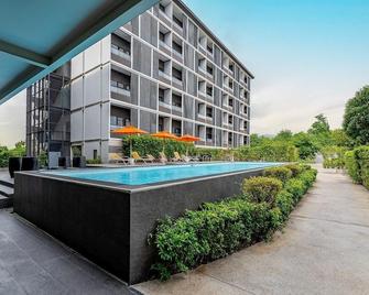 7 Days Premium Hotel Don Meaung Airport - Pak Kret - Pool