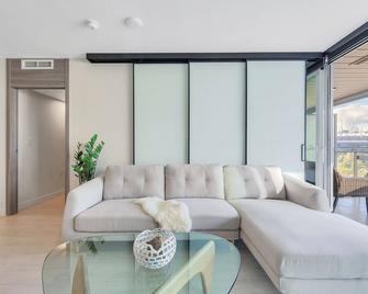 Amazing 2 bedroom at Avenue One - 밴쿠버 - 거실