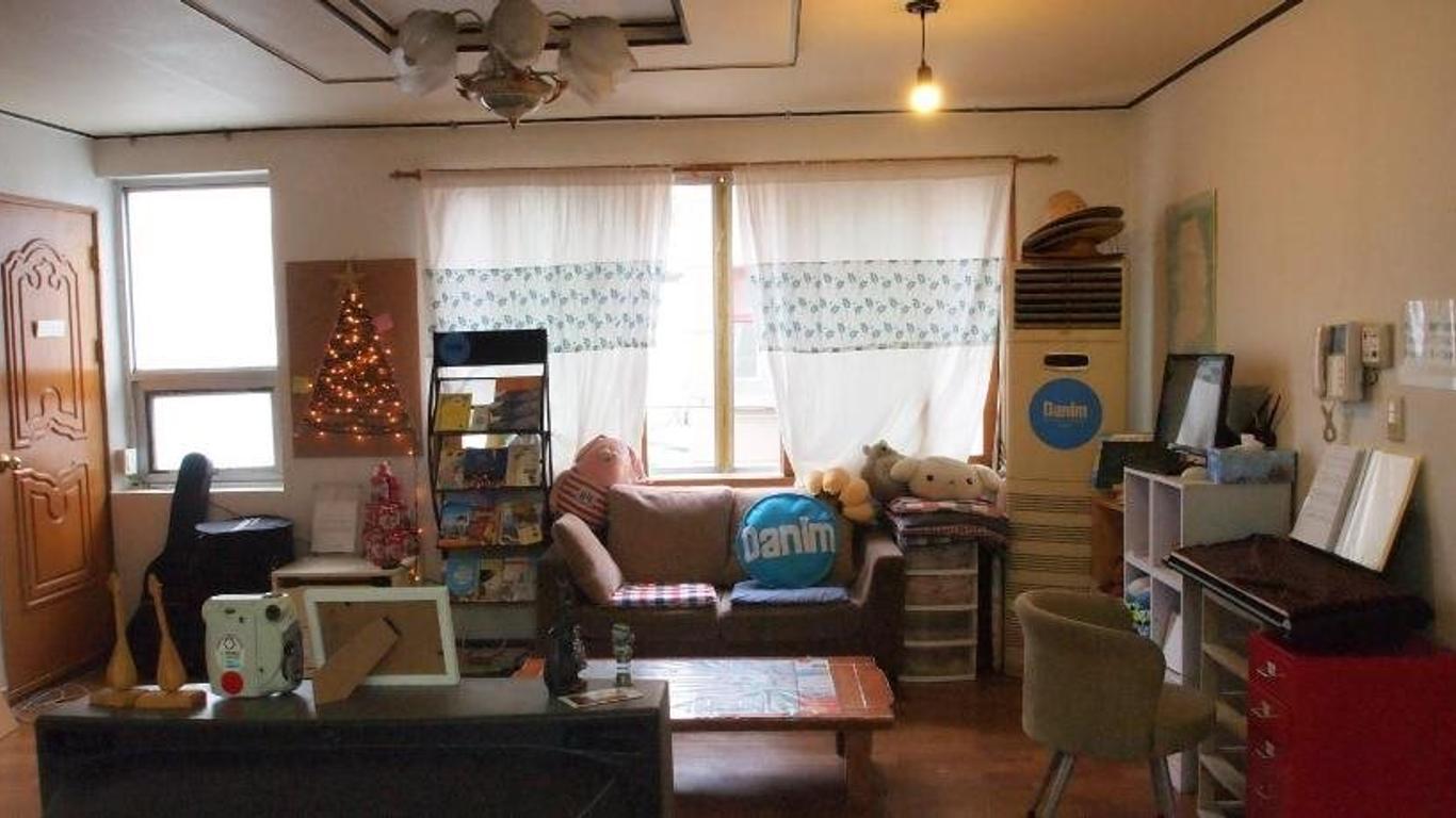 دانيم باكباكرز - هوستل