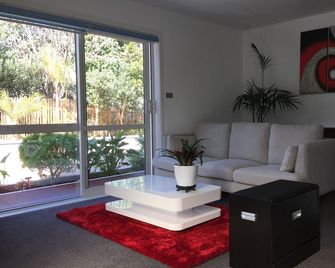 Amber Homes Half Moon Bay With Free Wi-Fi - Bucklands Beach - Sala de estar