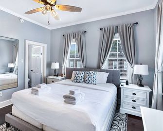 Southern Charm w/ High-end Modern Amenities + Parking by Lucky Savannah - Savannah - Bedroom
