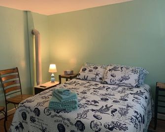 Beach Side Studio #3 Apts by RedAwning - Norfolk - Bedroom