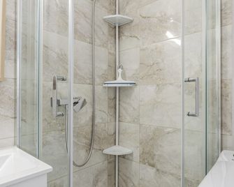 Poznań Cozy Comfort Apartment by BookingHost - Posnania - Baño