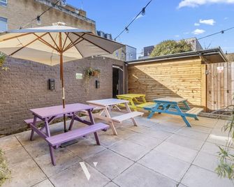 Smart Camden Inn Hostel - לונדון - פטיו