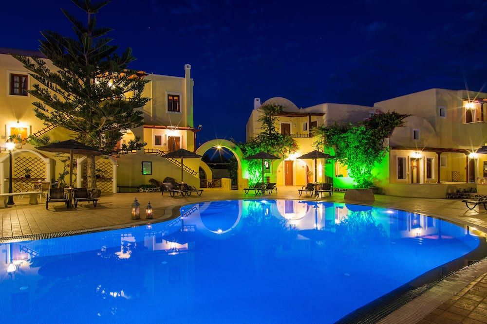 Smaragdi - פירה - בריכה