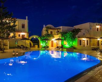 Smaragdi Hotel - Fira - Piscina