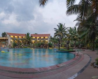 Silent Shores Resort & Spa - Mysuru - Pool