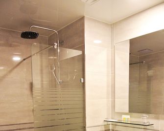 Jeju Noblesse Tourist Hotel - Jeju City - Bathroom
