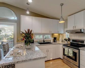 Popa’a Palms, 2 Blocks from the Ocean in Pahoa, Hawaii - Pahoa - Kitchen