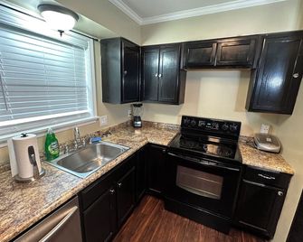 Cozy 2 bedroom 2 Bathroom House!Close to great food and entertainment! - Hernando - Cocina