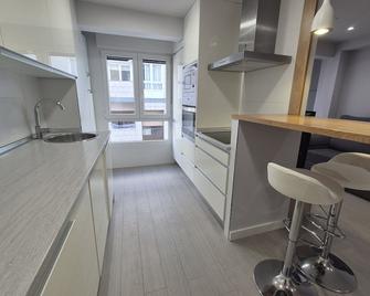 124C Apartamento 2 dormitorios - Gijón - Kitchen