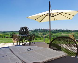 Naturalmente Wine Resort - Agliano Terme - Patio