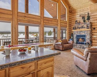 Boondockers By Kabino - Island Park - Living room