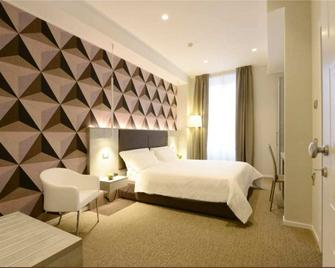 Hotel Repubblica 55 - Biella - Schlafzimmer